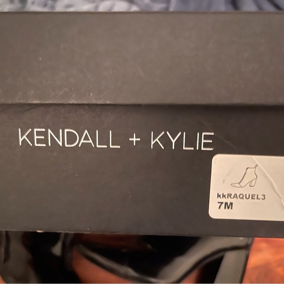 Kendall and Kylie patent leather boot sz. 7 - Picture 2 of 5
